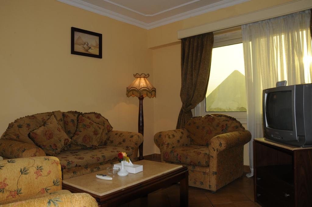 Giza Tiba Pyramids Hotel מראה חיצוני תמונה